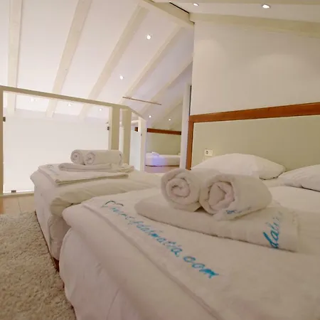 Apartman Center 4+1 Id 720 Apartment